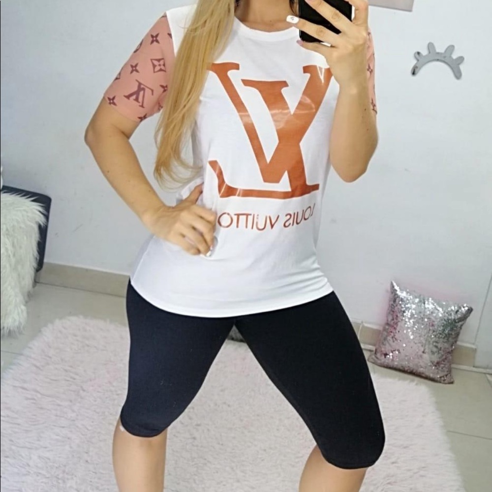 Set of Short Leggins and A Nice Shirt !! S M